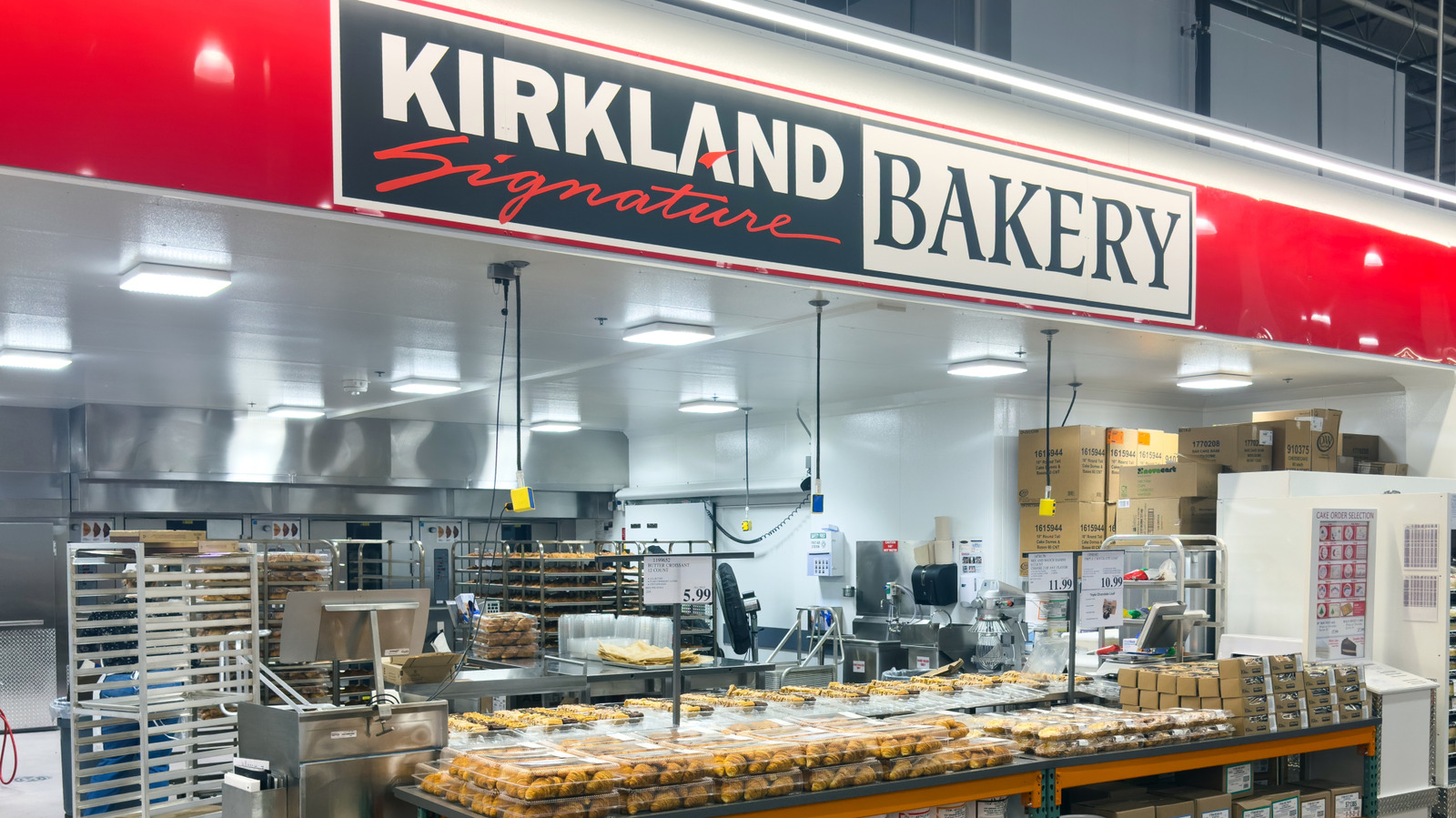 Costco's New Bakery Bread Has Real Berries, And Plenty Of Them - Tasting Table
