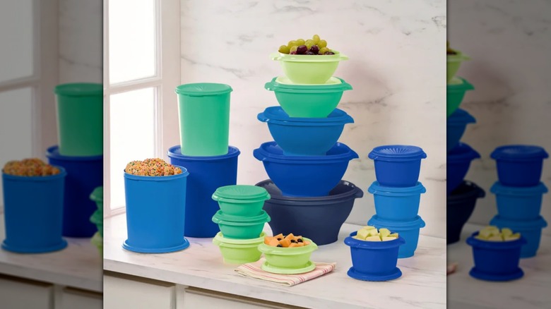 Green and blue nesting Tupperware set