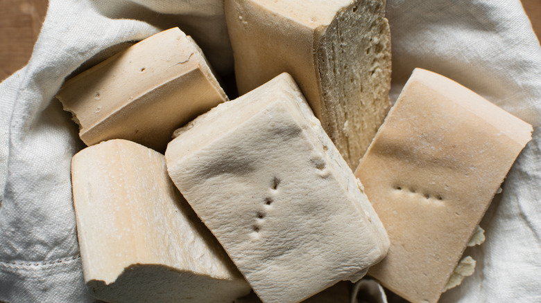 Rectangular pieces of thick hardtack on cloth
