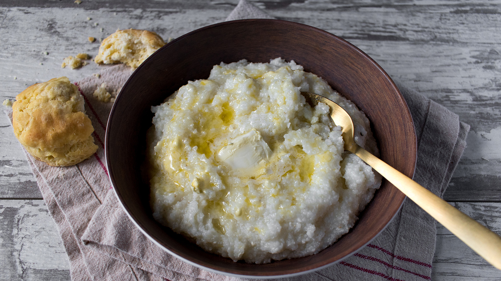 Crack An Egg Into Your Grits For Extra Creamy Texture