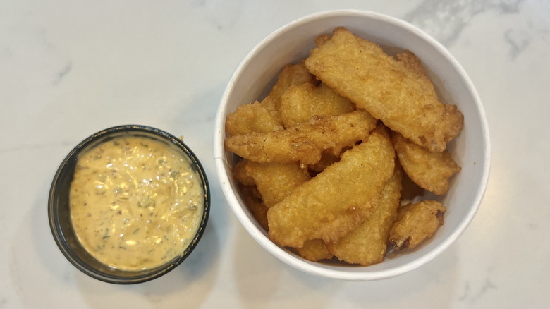 Cracker Barrel onion petals in a to-go container with comeback sauce on the side