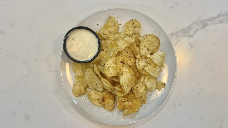 Cracker Barrel Campfire potato chips side with ranch dressing