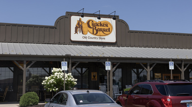 Cracker Barrel exterior