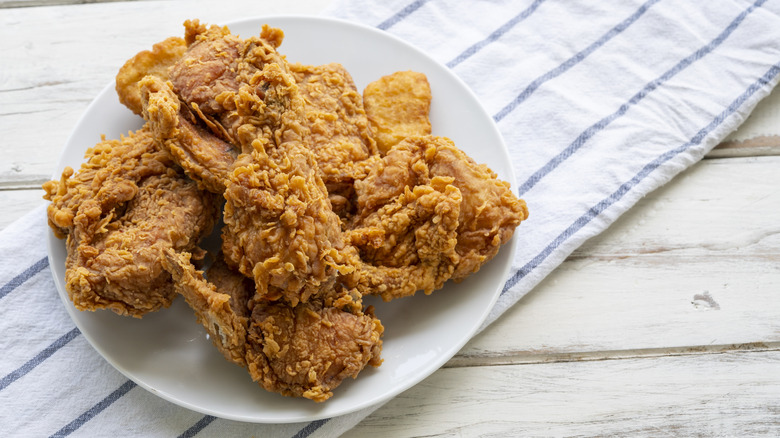plate of crispy fried chicken wings