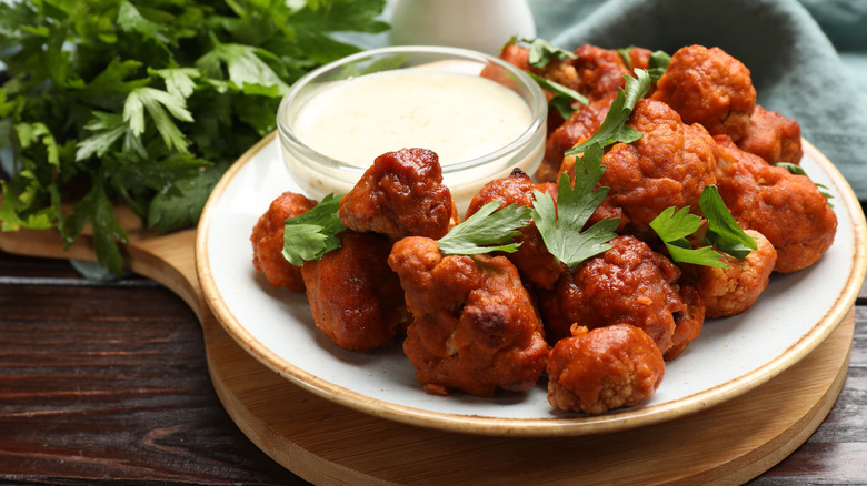 Baked cauliflower wings with dipping sauce