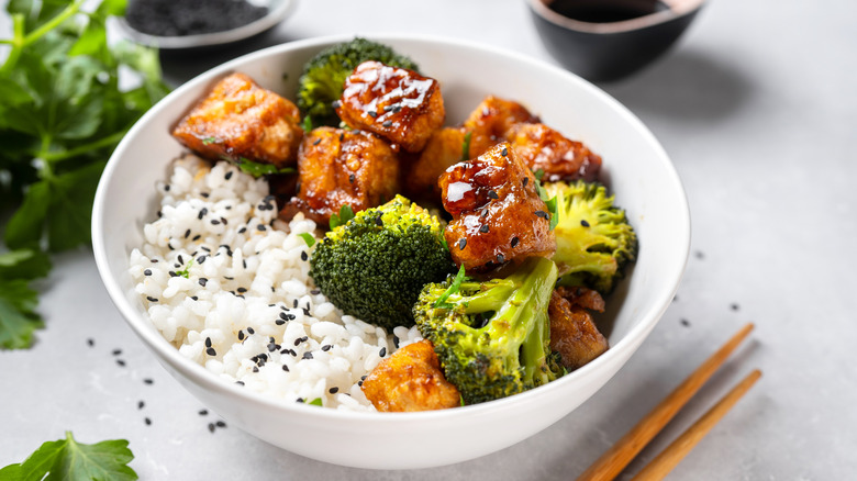 Stir fry with broccoli and tofu