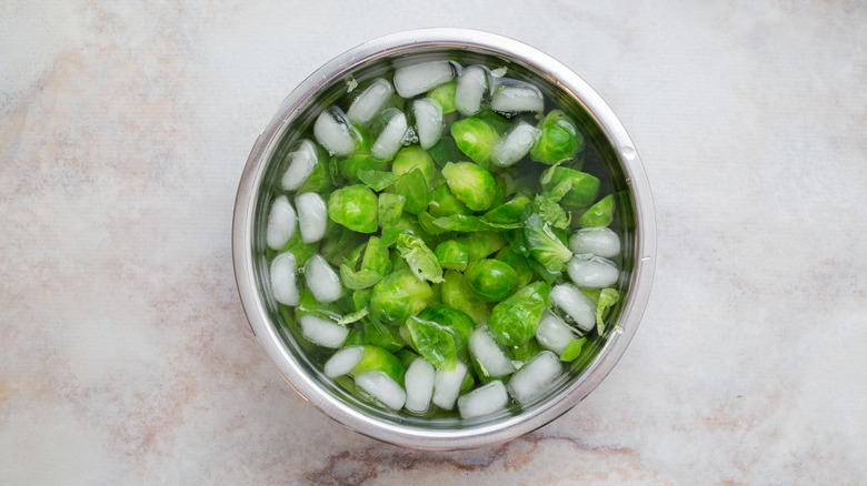 Brussels sprouts in ice water