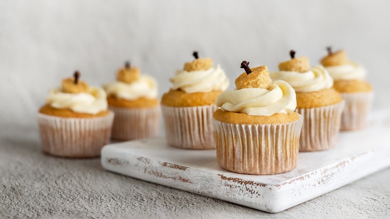 pumpkin spice cupcakes with frosting