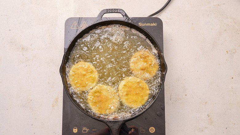 frying tomatoes in oil