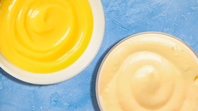 custard and pudding in bowls