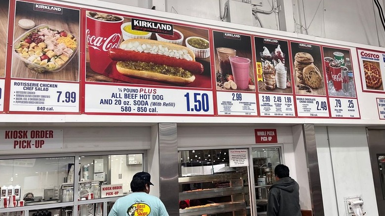 Costco's menu in food court