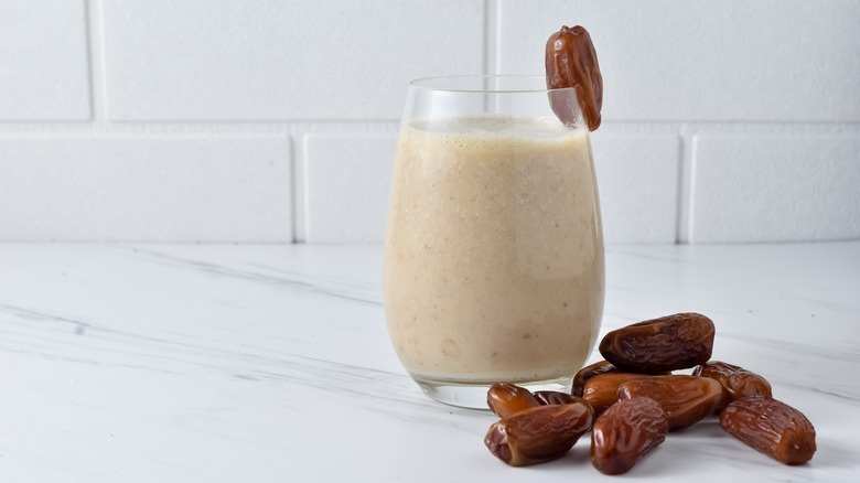 smoothie with dates 
