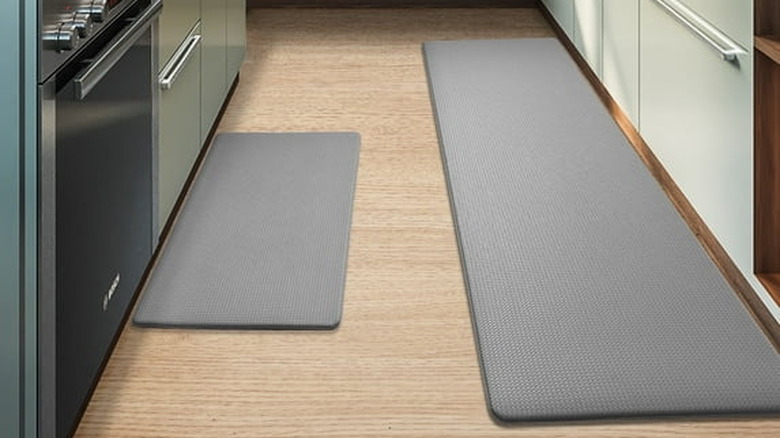 Gray kitchen rugs in a kitchen