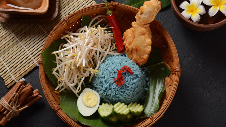 blue nasi ulam
