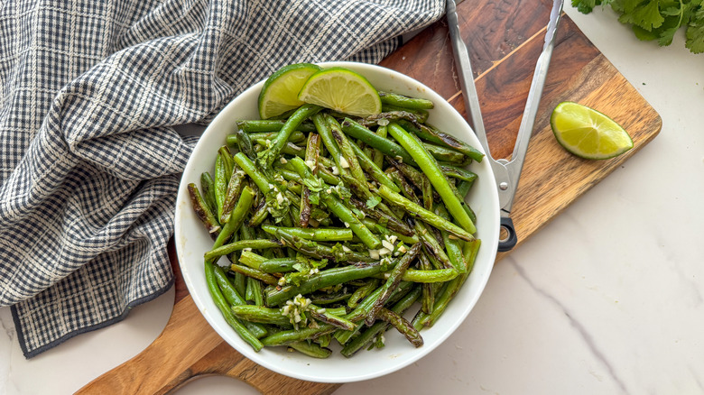 bowl of cooked green beans