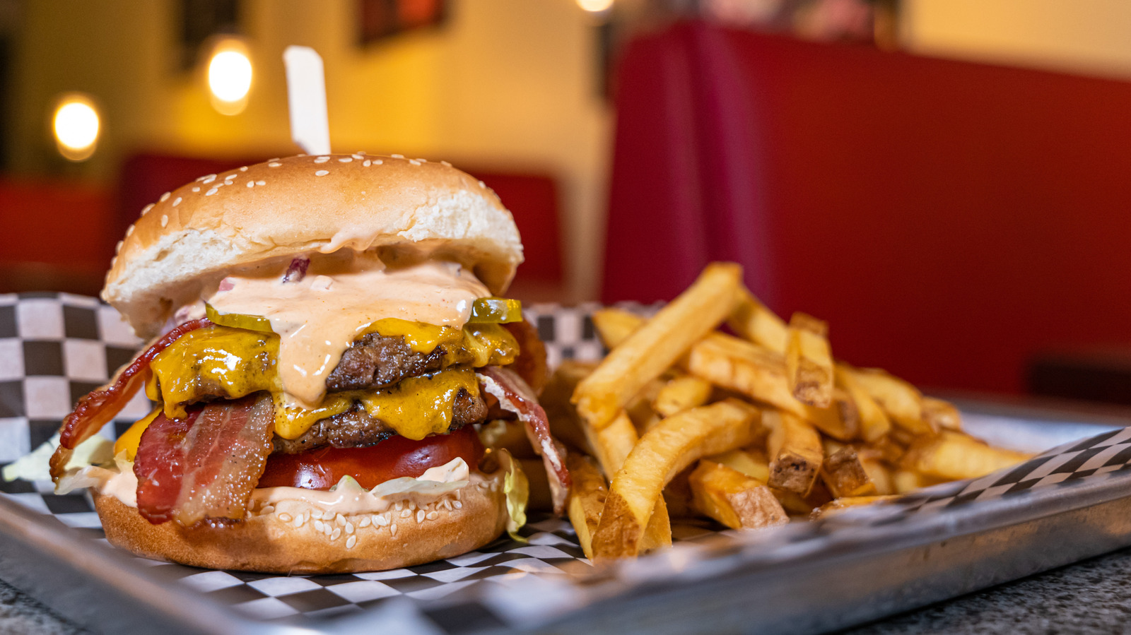 The Diner-Style California Burger Chain In-N-Out Lovers Need To Try At Least Once