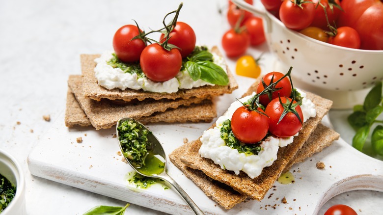 flatbread with cottage cheese, tomatoes, and basil