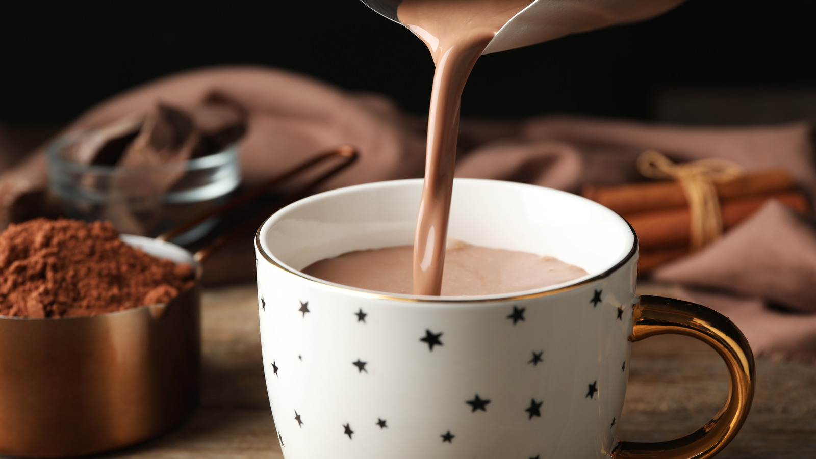 https://www.tastingtable.com/img/gallery/do-hot-chocolate-makers-actually-make-a-better-cup-of-cocoa/l-intro-1703096608.jpg