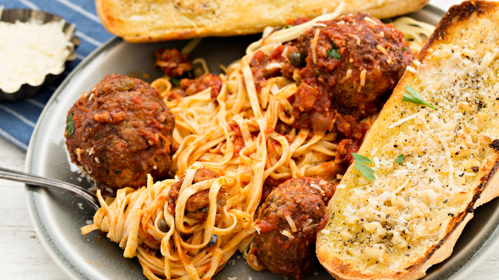 Don't Eat Garlic Toast On The Side, Make It Part Of Your Next Spaghetti Dinner