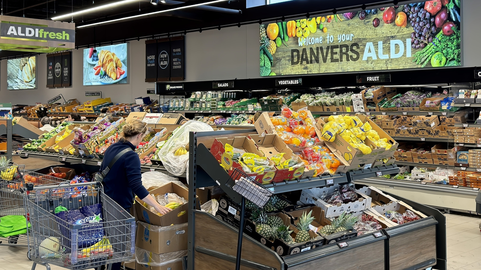 The Aldi Location Where Hidden Gems Are Hiding In Plain Sight (And It's Not The Finds Aisle) - Tasting Table