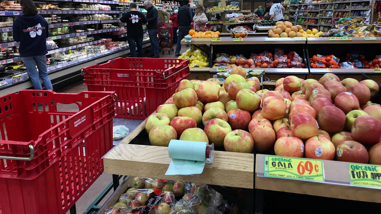 Don't Sleep On This Sweet Honeycrisp Alternative You Can Find At Trader Joe's - Tasting Table
