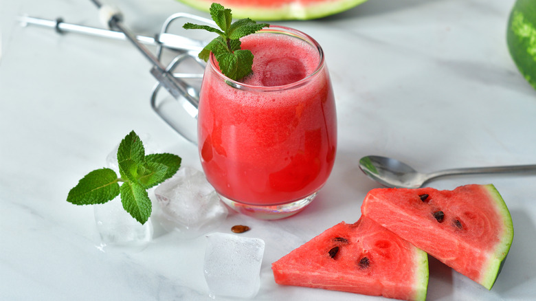 Watermelon juice and watermelon slices