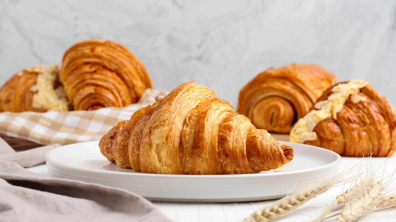Don't Unroll Pillsbury Crescent Dough — Bake It For An Easy Loaf Of Bread