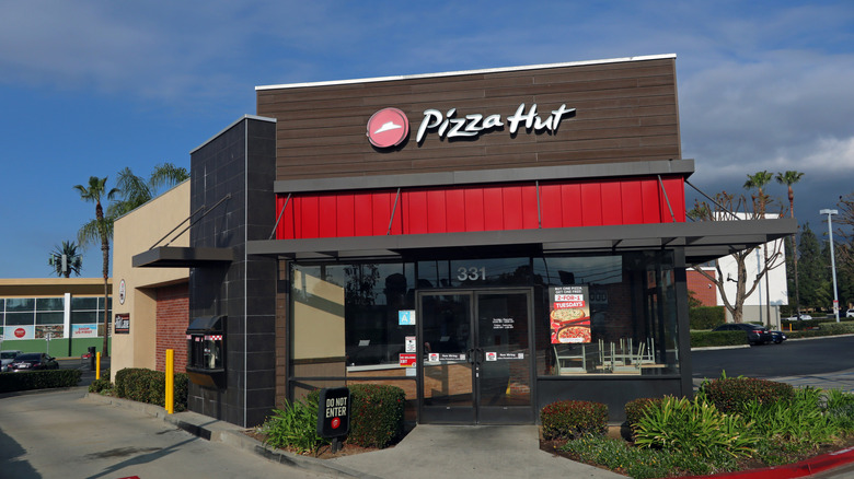 Pizza Hut restaurant in front of sidewalk and blue sky