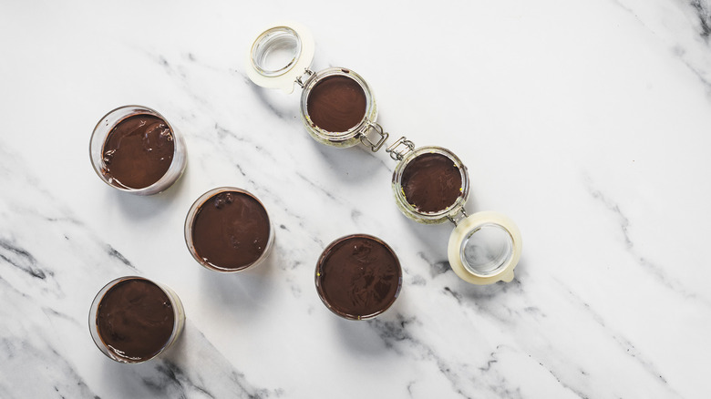 Cups of Dubai chocolate pudding with chocolate on top.