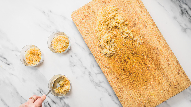 Dividing noodles between glasses.