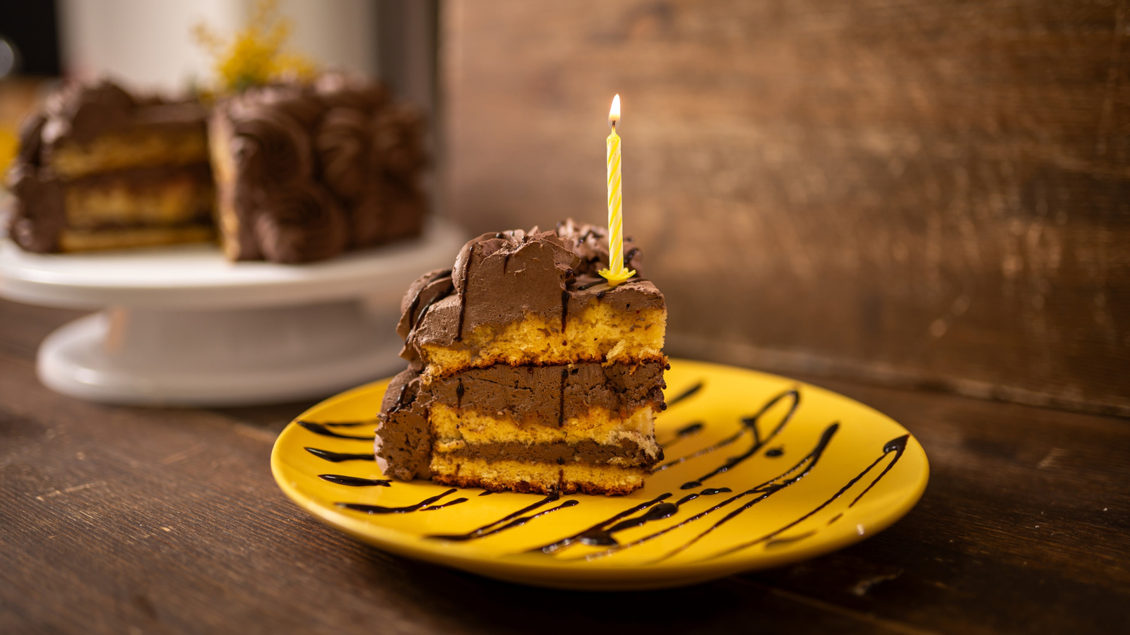 Duncan Hines Vs. Betty Crocker: Who Makes The Healthier Classic Yellow Cake Mix?