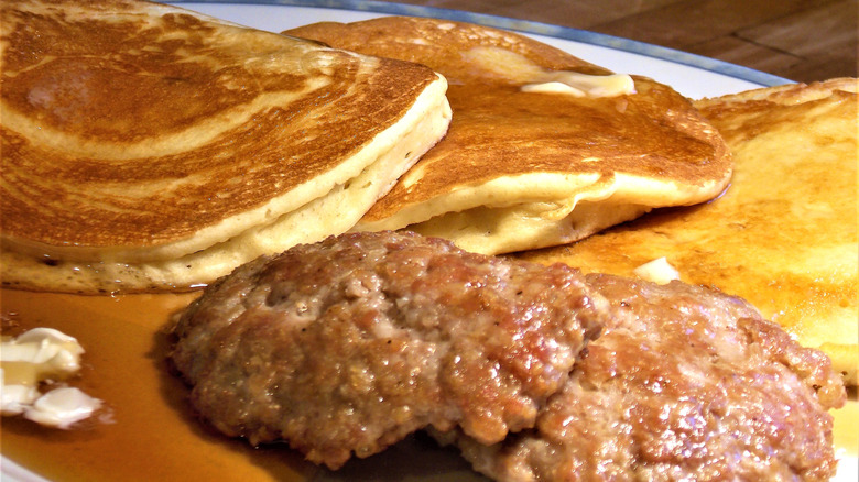 Cloe-up of sausage and pancakes on a plate