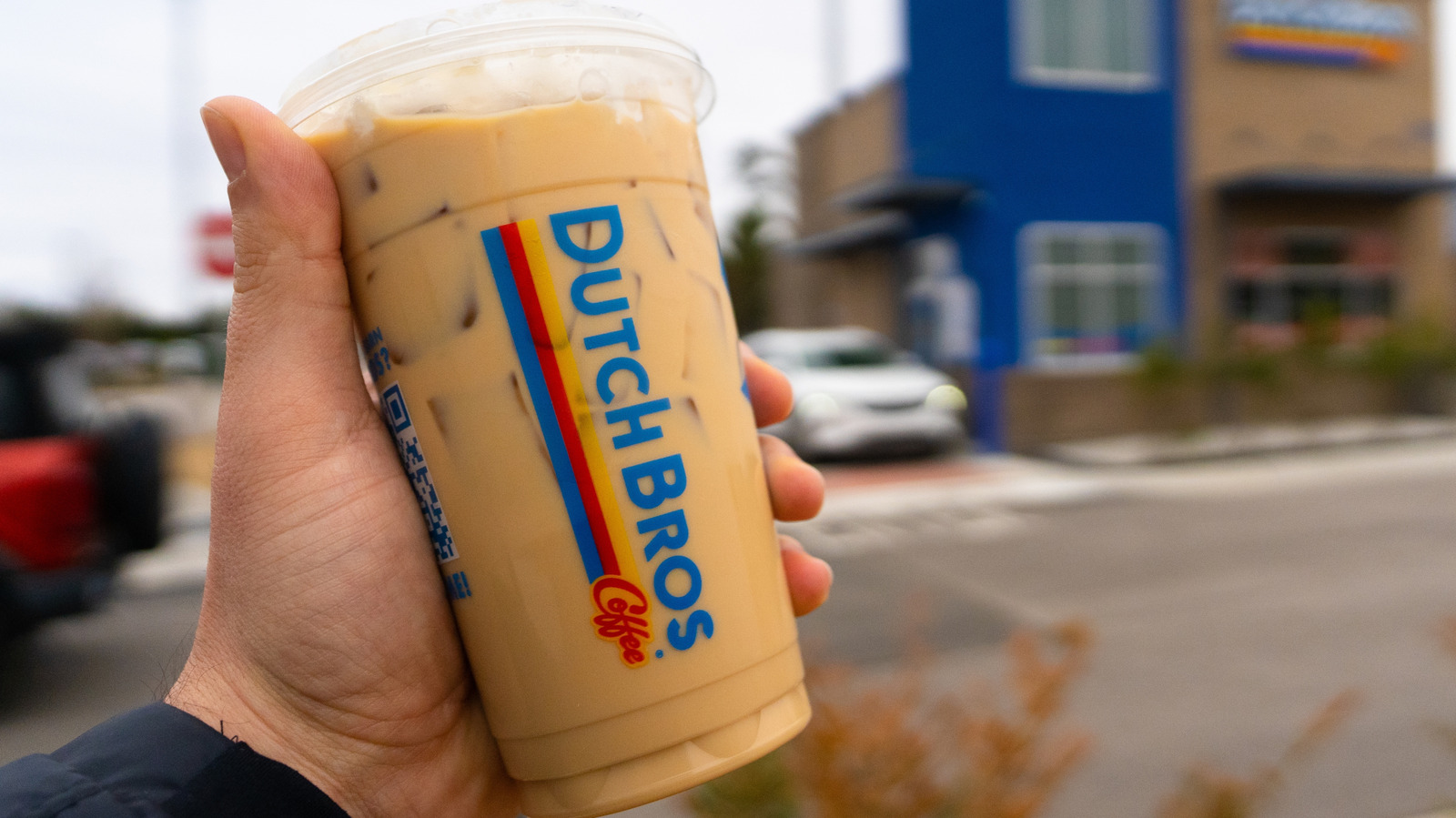 What Makes Dutch Bros' White Coffee Different From Its Regular Espresso - Tasting Table