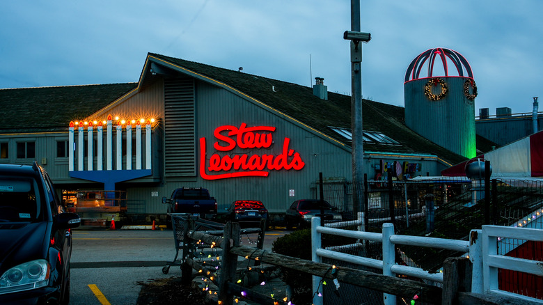 Stew Leonard's signage