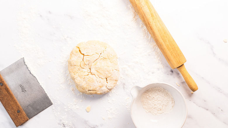 Cookie crust in circle in middle