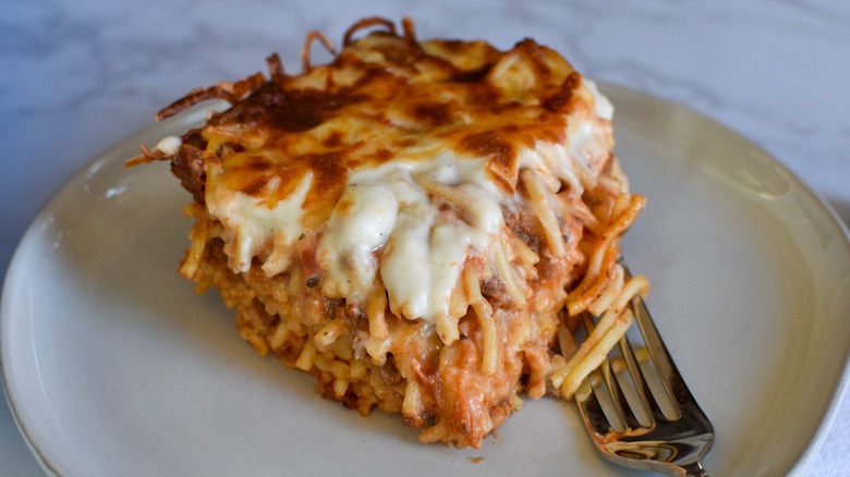 plate with baked spaghetti