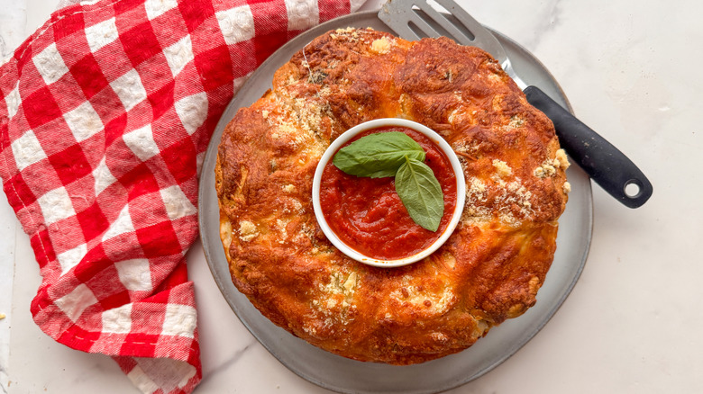 finished bread with sauce
