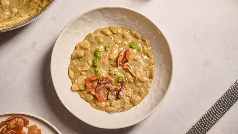 Pesto beans in a bowl