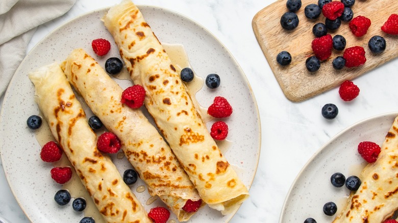 plain crepes with assorted berries