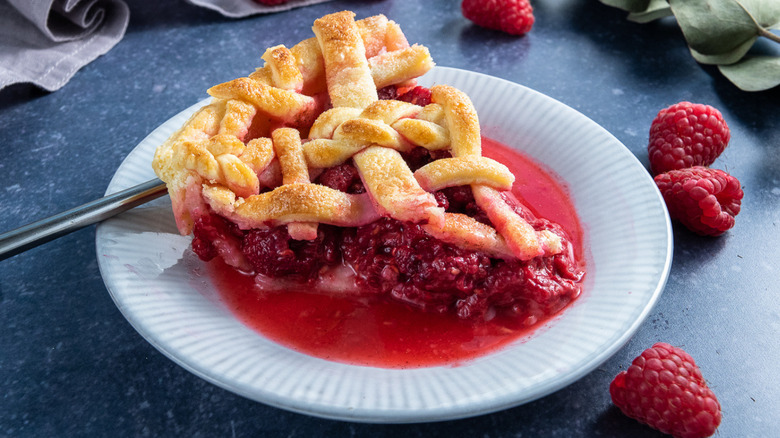 raspberry pie on plate 