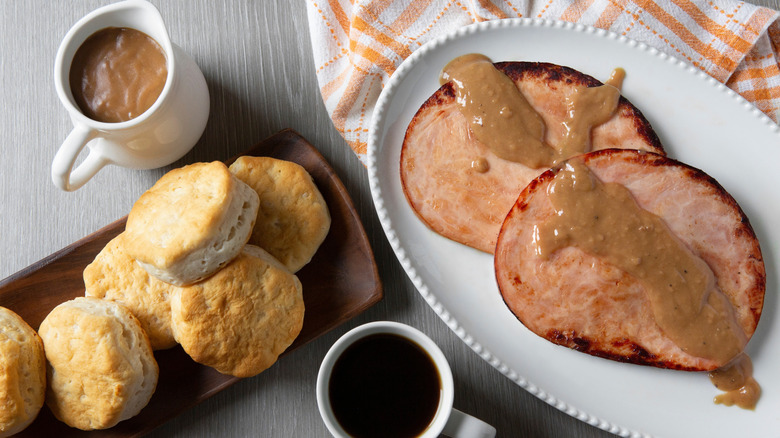 Red-eye gravy with meat and biscuits