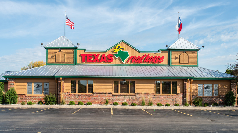 Texas Roadhouse exterior with no cars in parking lot