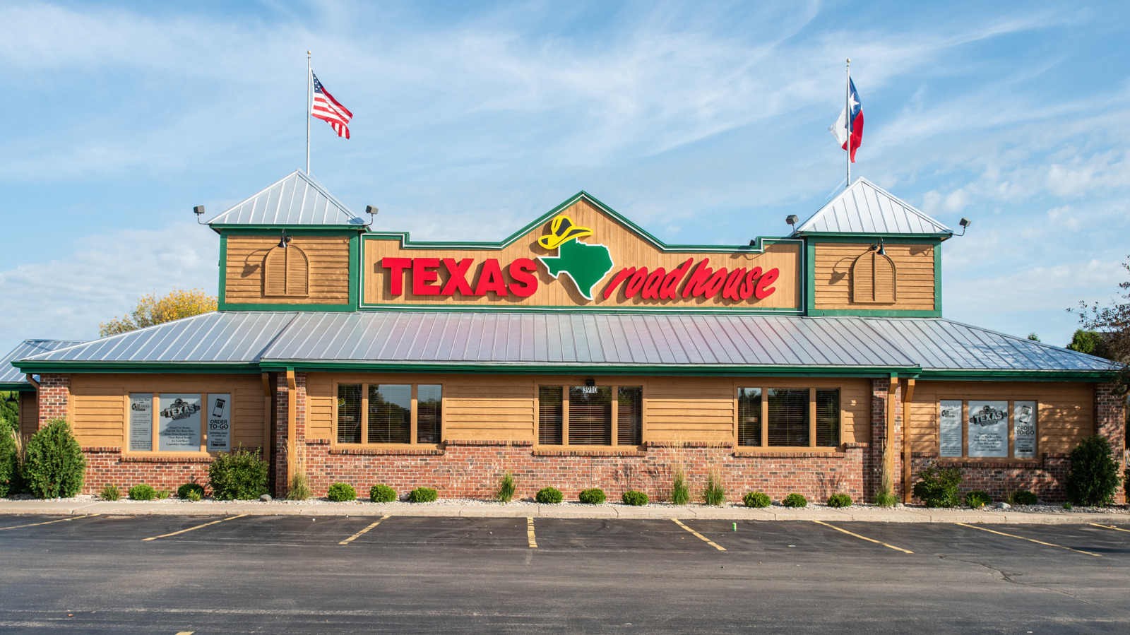 Planning To Eat Early At Texas Roadhouse? Here's What To Know - Tasting Table