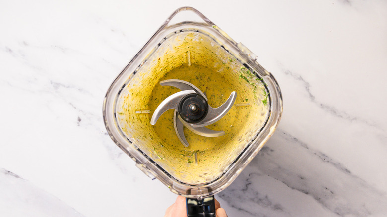 Hollandaise sauce in blender