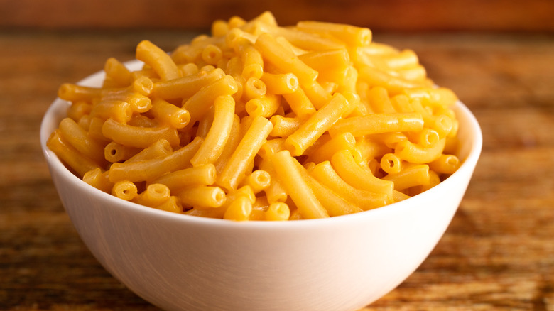 instant mac and cheese close up