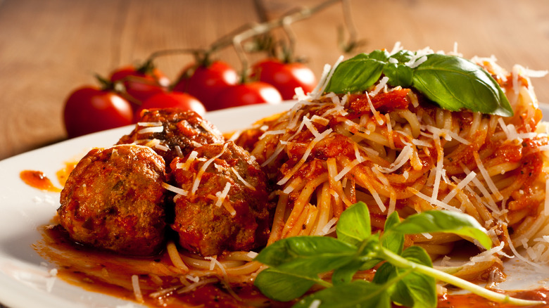 tomatoes with spaghetti and meatballs