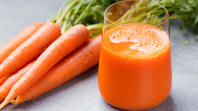 carrot juice and carrots