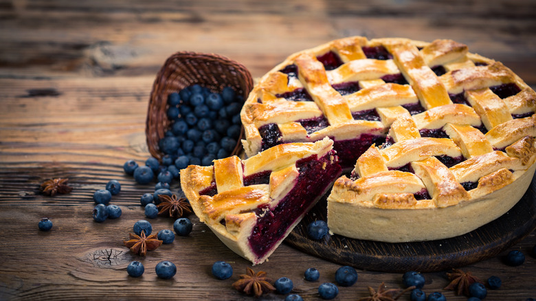 Blueberry pie with fresh blueberries