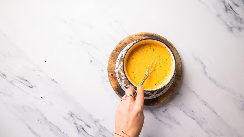 Adding seasoning to hollandaise