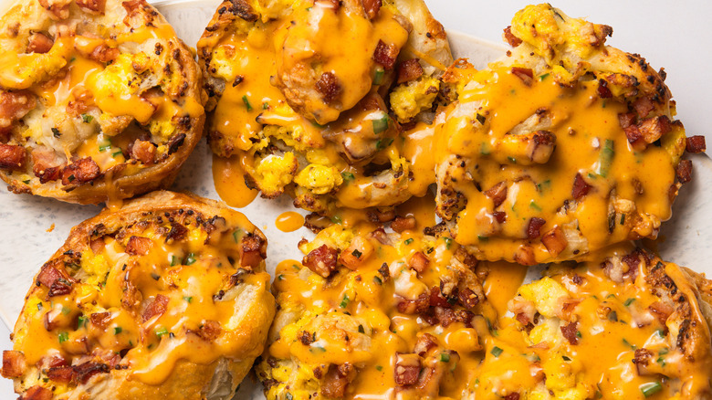Close up on six eggs Benedict rolls